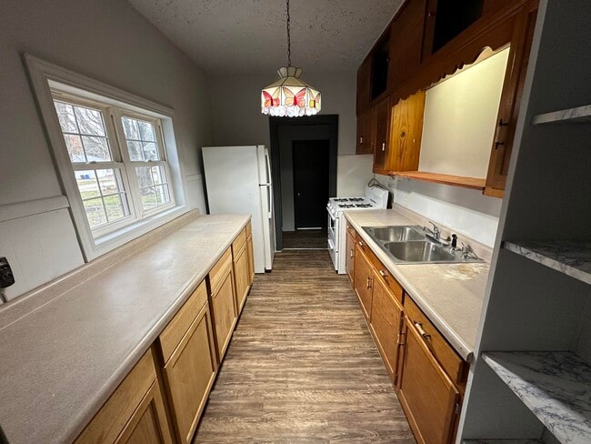 Photo - 939 Cunningham-