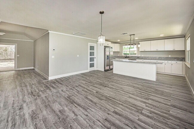 Photo - 300 Riomar Dr