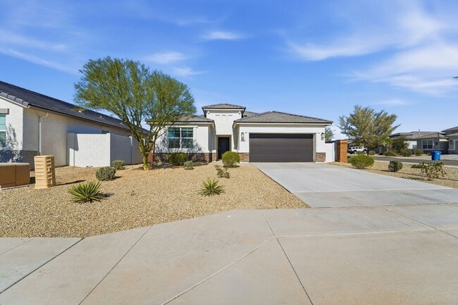 Photo - Modern 4-Bedroom Ranch-Style Corner Lot Home - *RENT SPECIAL*