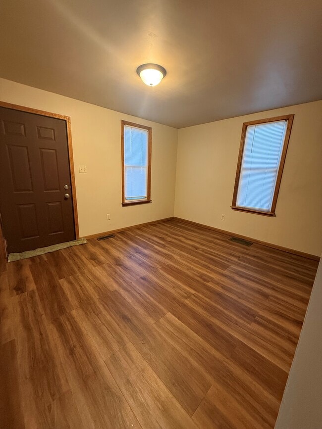 Photo - 816 E Cranston Rd