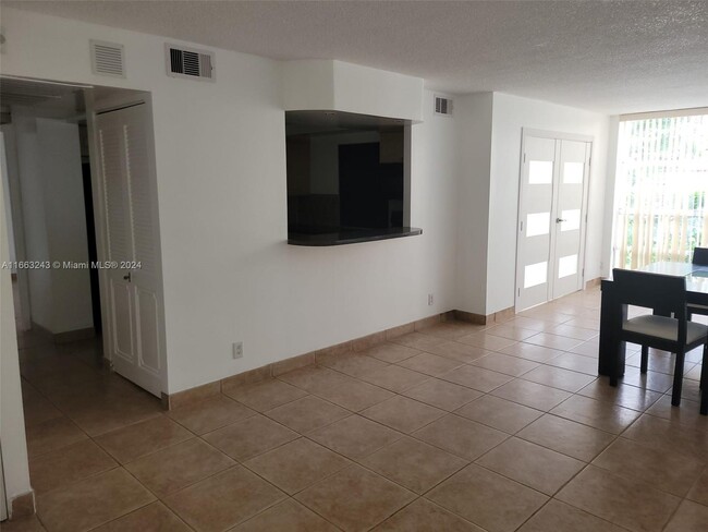 Photo - 2001 Atlantic Shores Blvd Condominio Unidad 108