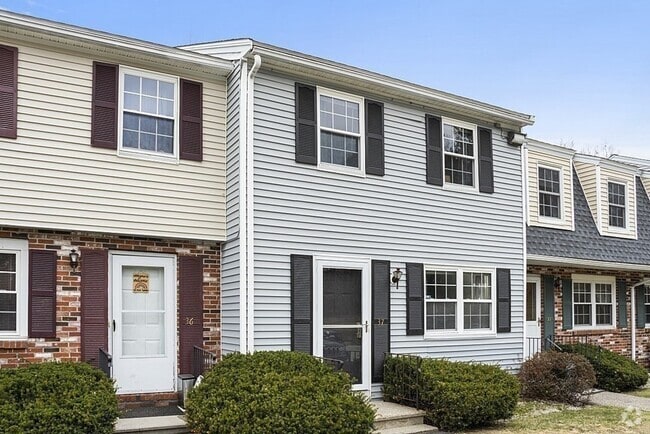 Building Photo - 46 Pawtucket Blvd Unit 37 Rental