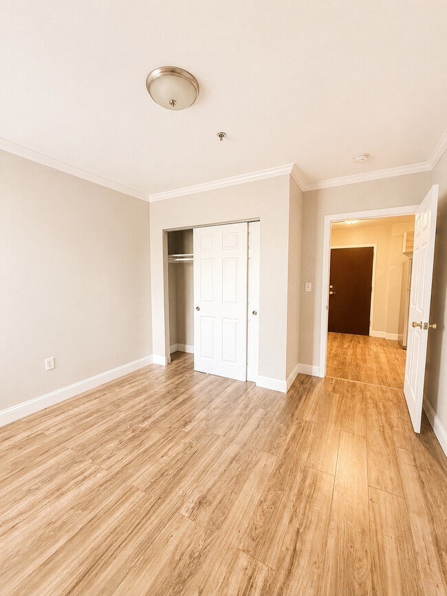 1 habitación, 1 baño - 550 pies cuadrados - Dormitorio - 360 Main