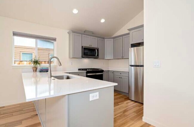 Photo - 306 E Rapp Rd