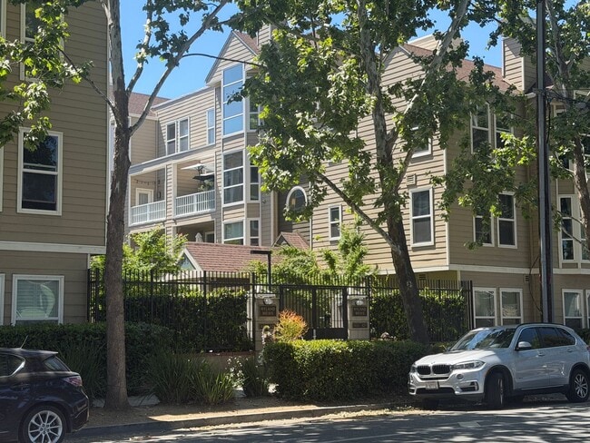Building Photo - Serene & Pristine: 3 Bedroom, 3 Bath Bi-Level Condominium available in Central San Jose Location