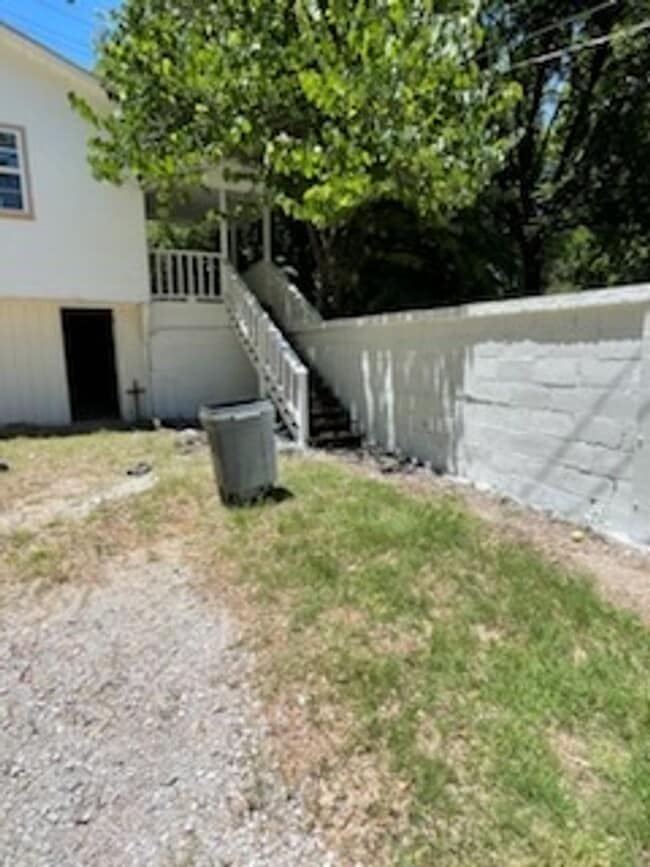 Photo - 122 S Main St