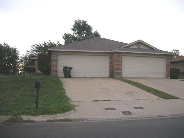 Building Photo - 7601 Creekmoor Dr Rental