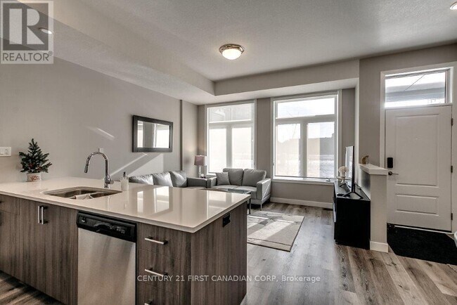 Photo - 275 Callaway Rd Unité 82