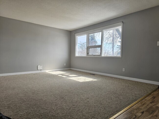 Photo - 9512-9128 128 Ave NW