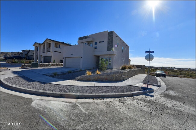 Building Photo - 600 Logwood Ave