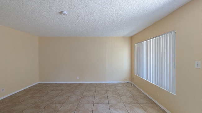 Building Photo - 1545 W 19th St Unit 7
