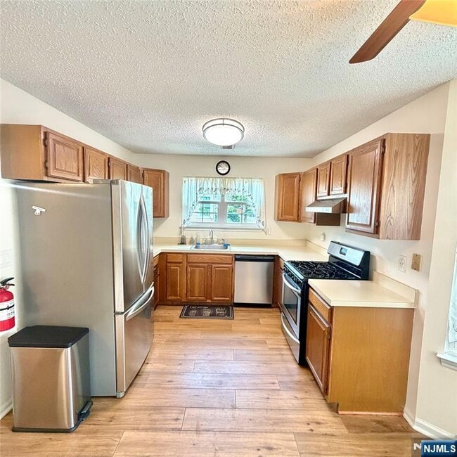Photo - 107 Pine Oak Blvd