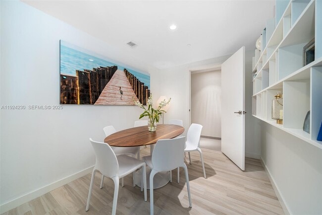 Photo - 1080 Brickell Ave Unidad 2706