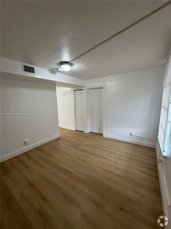 Building Photo - 840 NW 5th Ave Unit 1 Rental