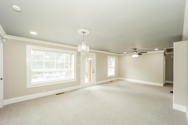 Photo - 766 Cascade Dr