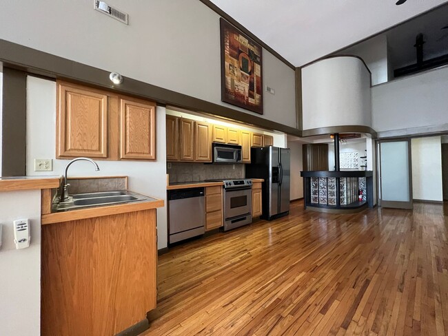 Photo - Executive DOWNTOWN Loft -- 1 bed, 1.5 bath, 1700 sqft!