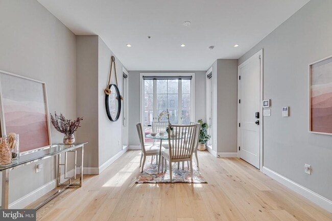Photo - 467 M St NW