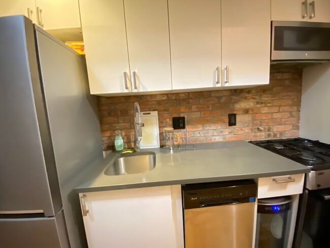 Photo - 62 W 106th St