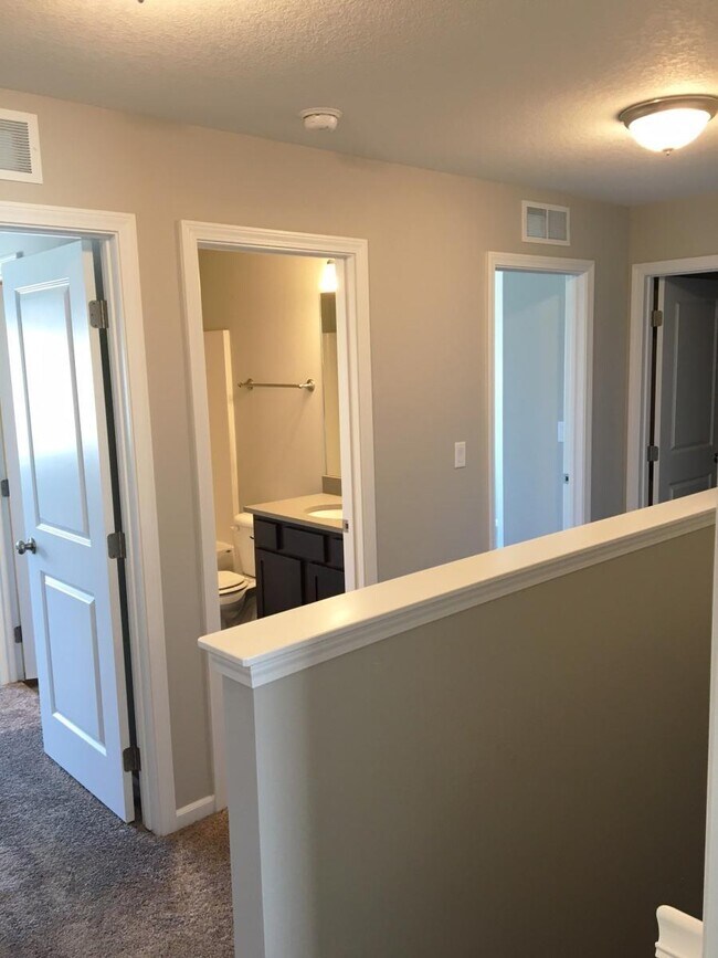 913 SE 10th Ln Townhome Townhome Rental in Grimes IA