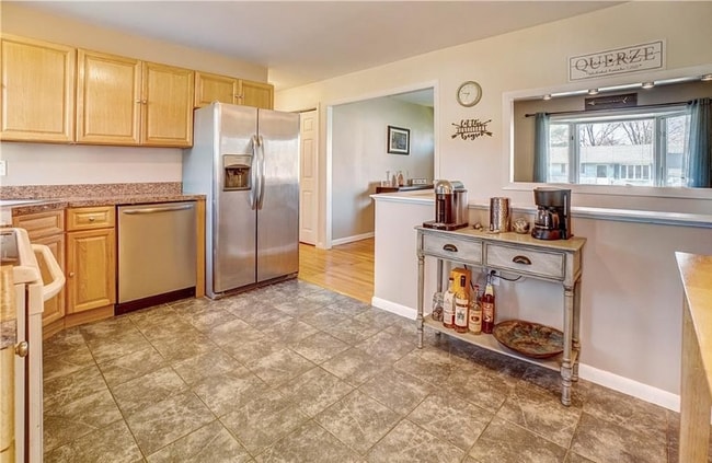 Photo - 99 Putney Dr