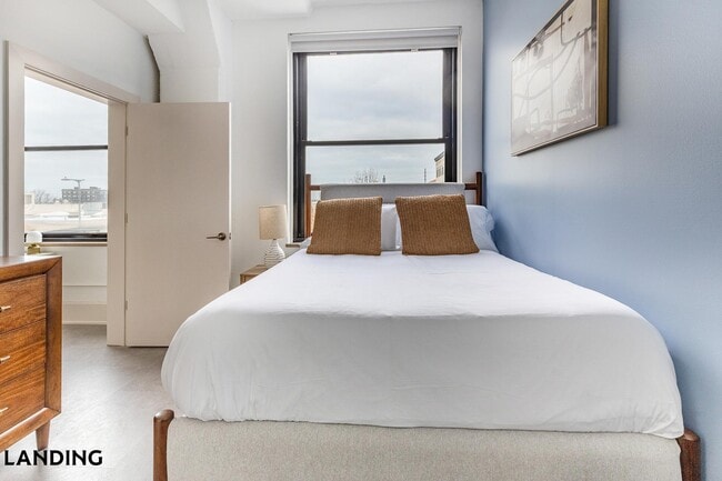 Photo - 5000 Euclid Ave Unidad 204