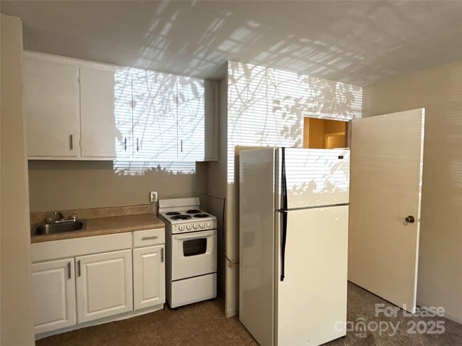 Photo - 2126 E 7th St Unit 107