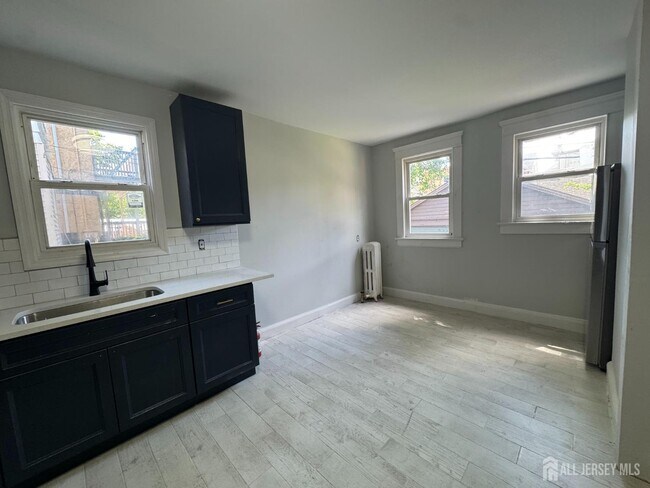 Photo - 266 Sandford St