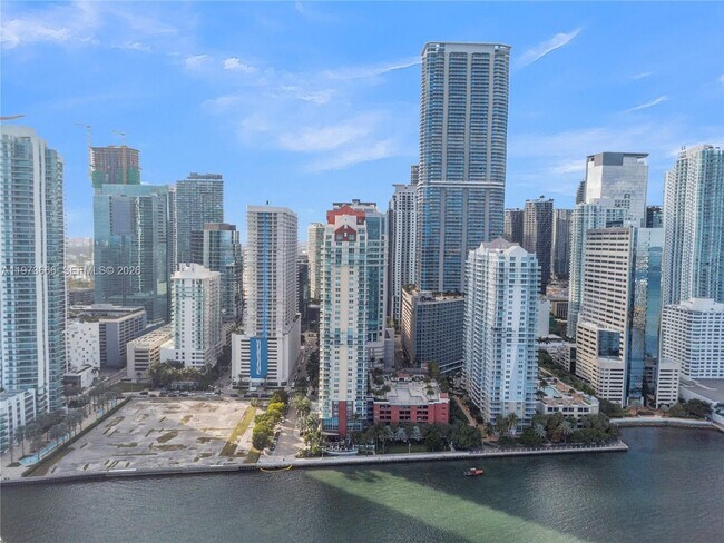 Building Photo - 1155 Brickell Bay Dr Unit PH102
