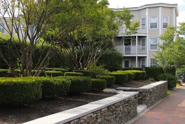 Building Photo - 158 Pearl St Unit 4