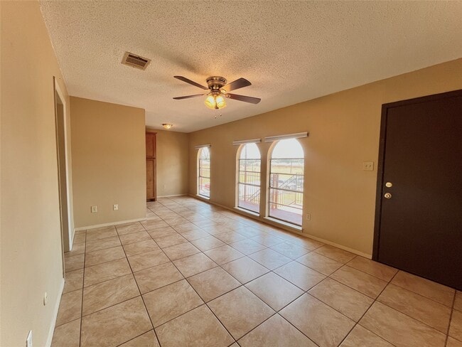 Building Photo - 3021 Sycamore Ave Unit 9 Rental