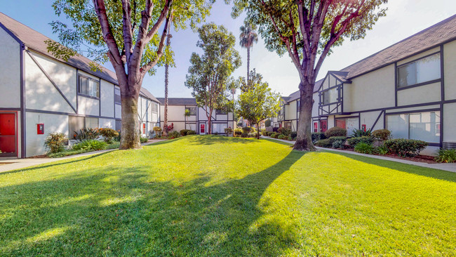 Townhome Interior Grounds - Henry Square Apartments