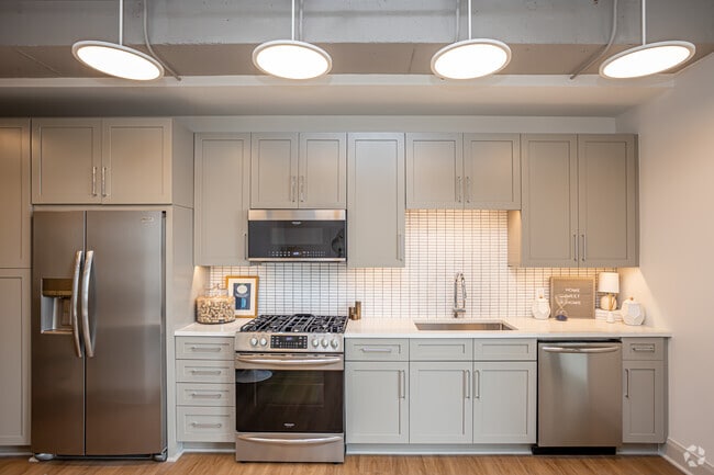 1HAB, 1BA - 884ft² - The Residences at Rivermark