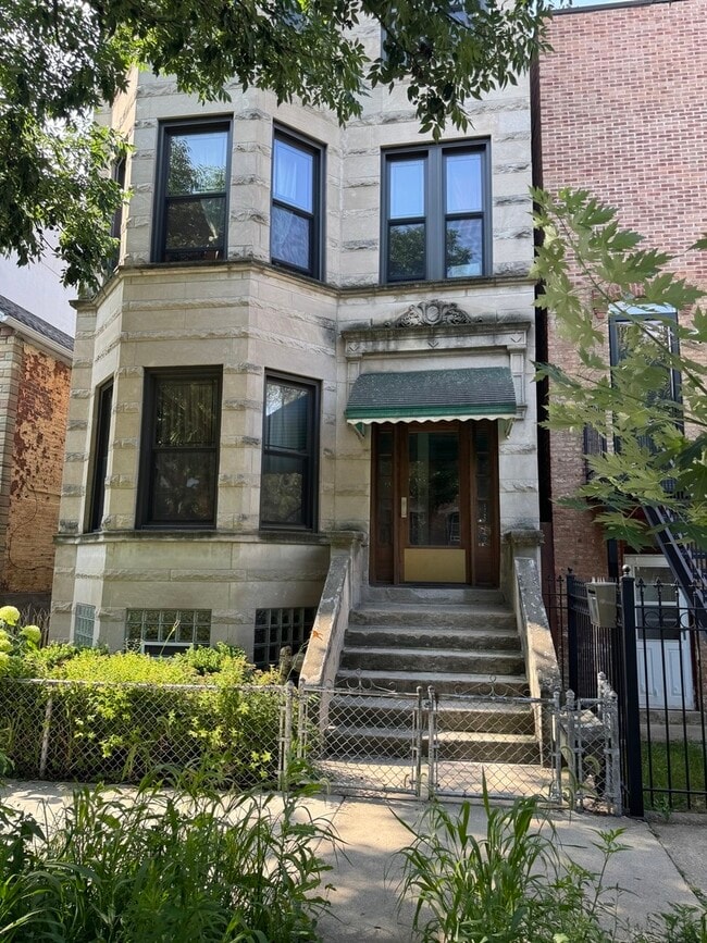 Building Photo - 2435 W Thomas St Rental
