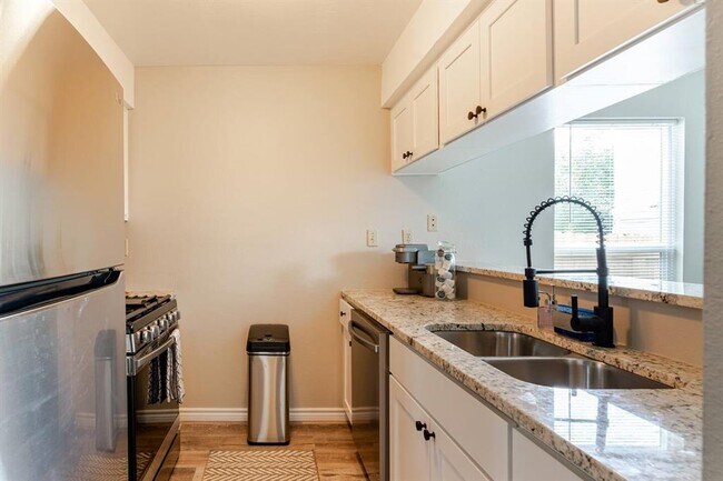 Photo - 6307 Okner Ln