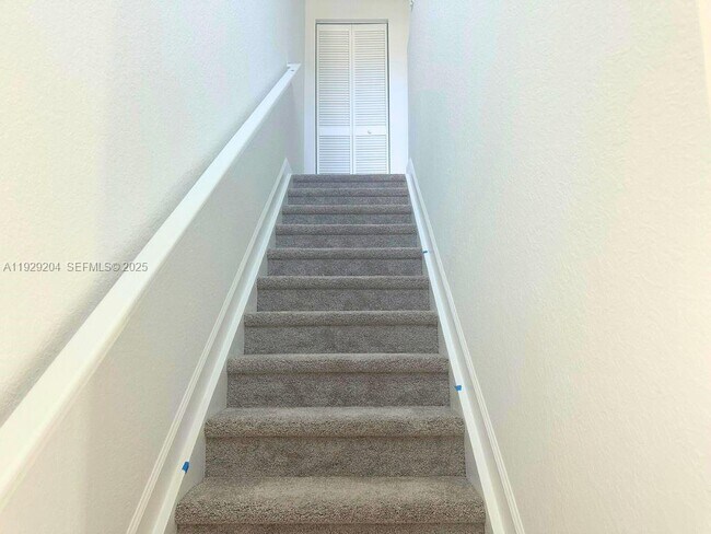 Photo - 393 SE Crossoak Ln