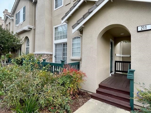 Building Photo - 211 Swan Ct