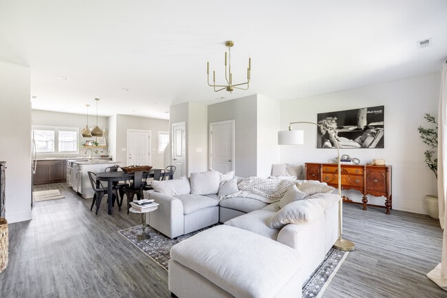 Photo - 71 Warwick Dr