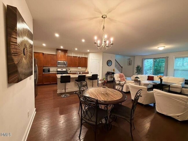 Photo - 735 Lampwick Ln