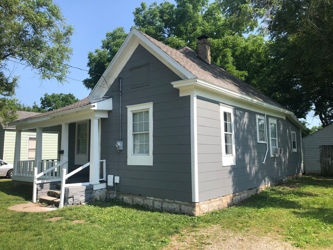 Photo - 1832 W Chestnut St