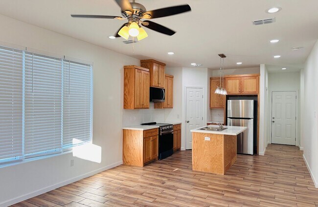 Building Photo - 2104 E San Andrea St