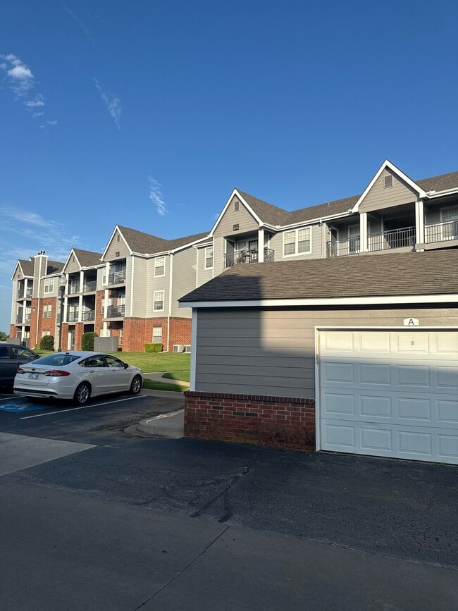 garages and exterior - Pinehurst Apartment Homes