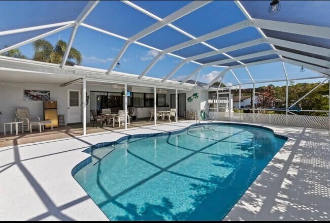 Photo - 980 SE Breakwater Ave