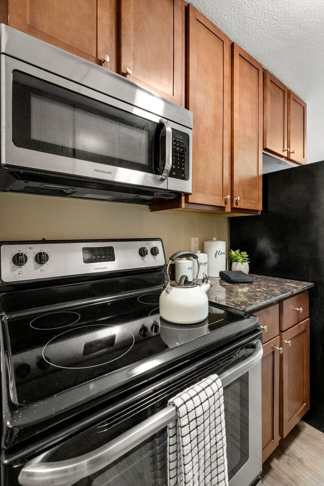 Colonial Terrace Apartments