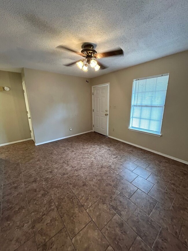 2209 S Hartford Cove