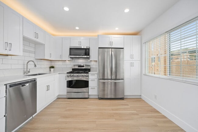 Photo - 520 Poinsettia Ave Unit 520 Poinsettia Ave.  B
