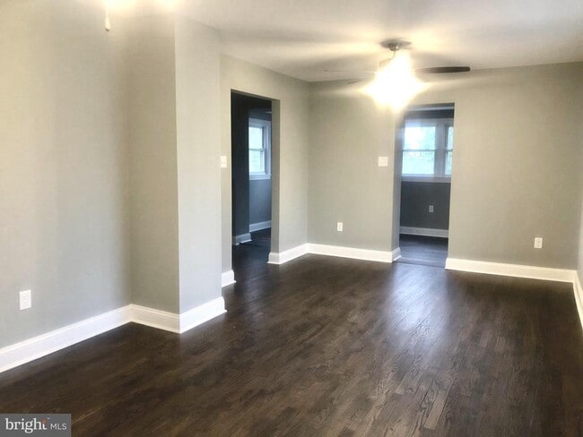 Photo - 102 S Whissen St