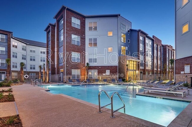 Photo - River House Apartments