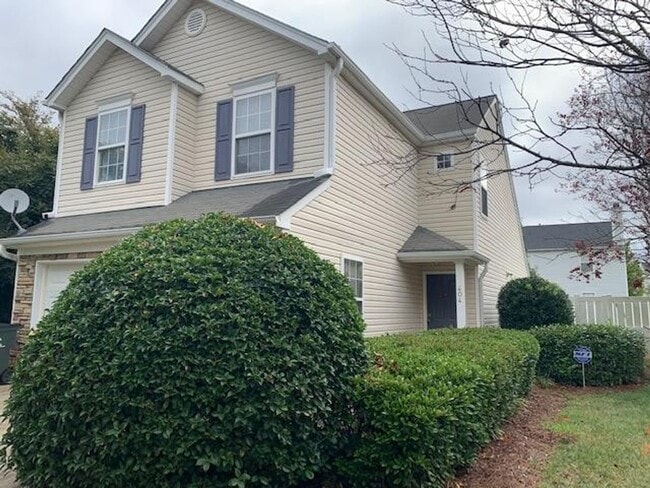 Building Photo - 404 Commons Dr