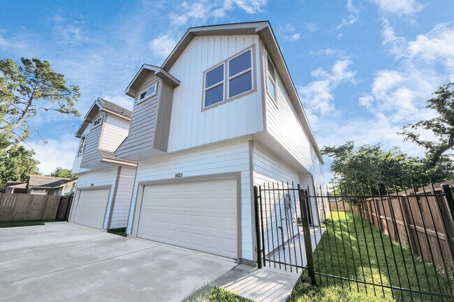 Photo - 9021 Spaulding St