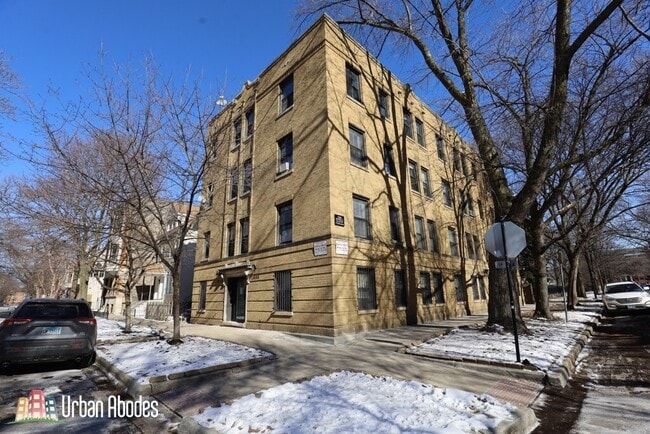 Building Photo - 2539 N Seminary Ave Unit M02B Rental